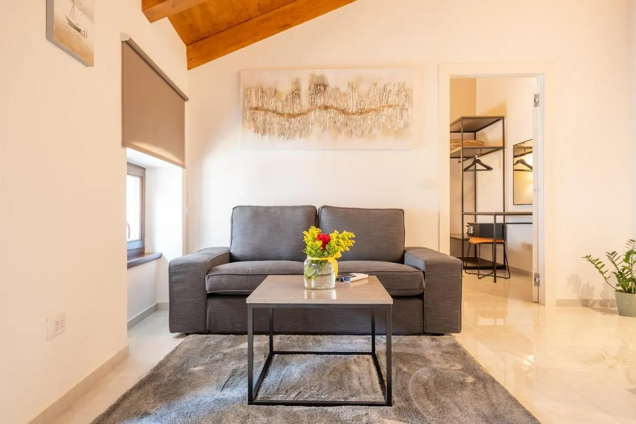 Aaa Apartments & Rooms With Free Private Parking location