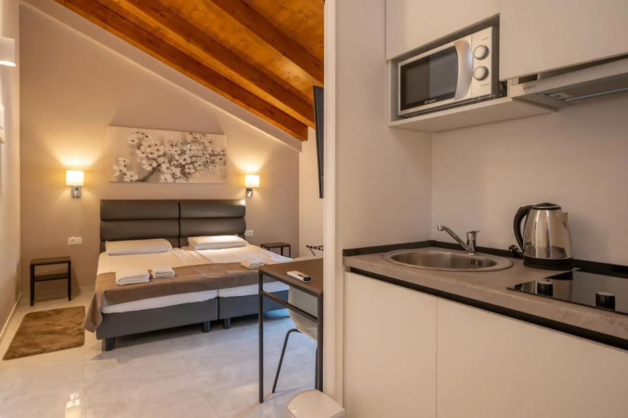 Aaa Apartments & Rooms プーラ クロアチア
