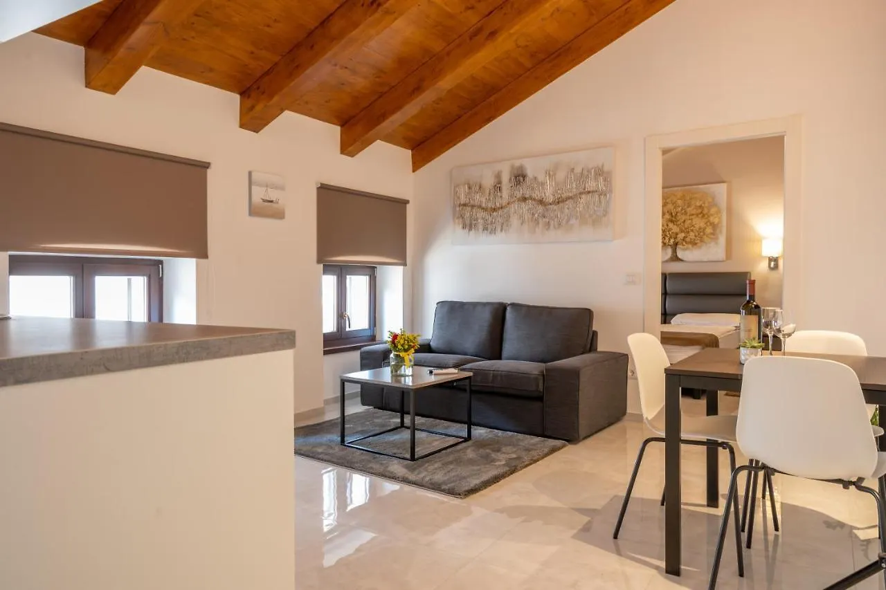 Aaa Apartments & Rooms プーラ