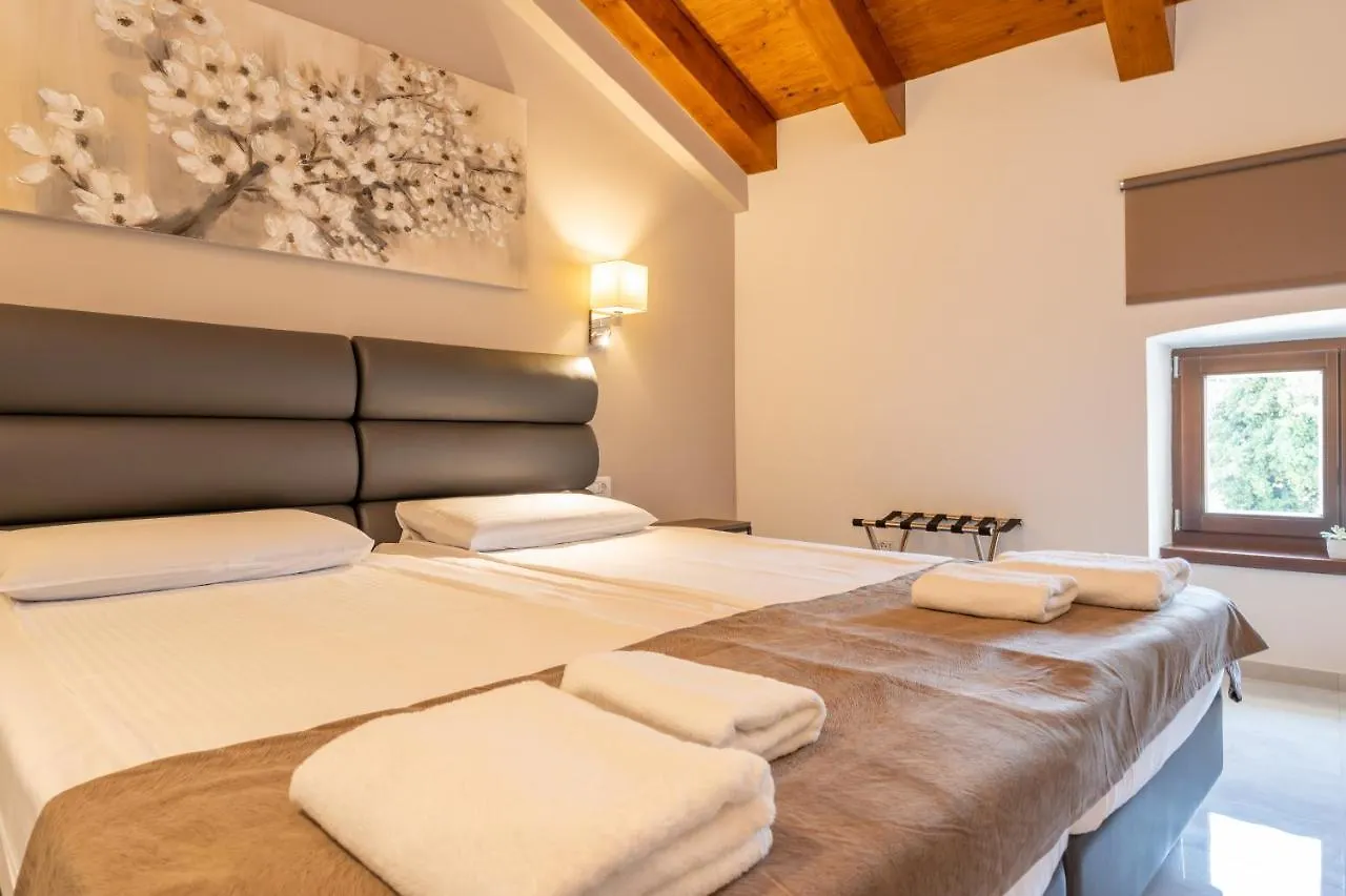 Aaa Apartments & Rooms プーラ
