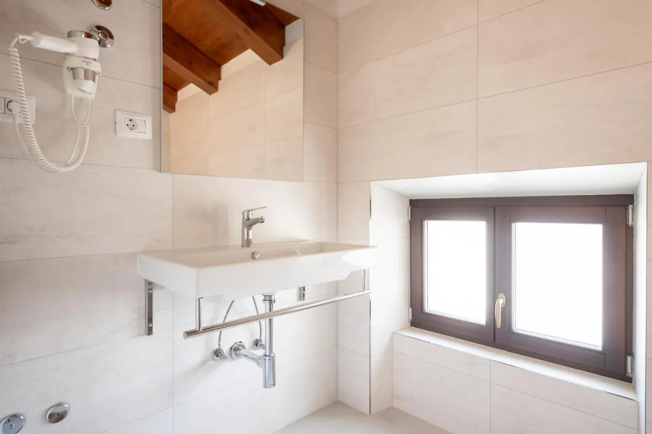 Aaa Apartments & Rooms プーラ
